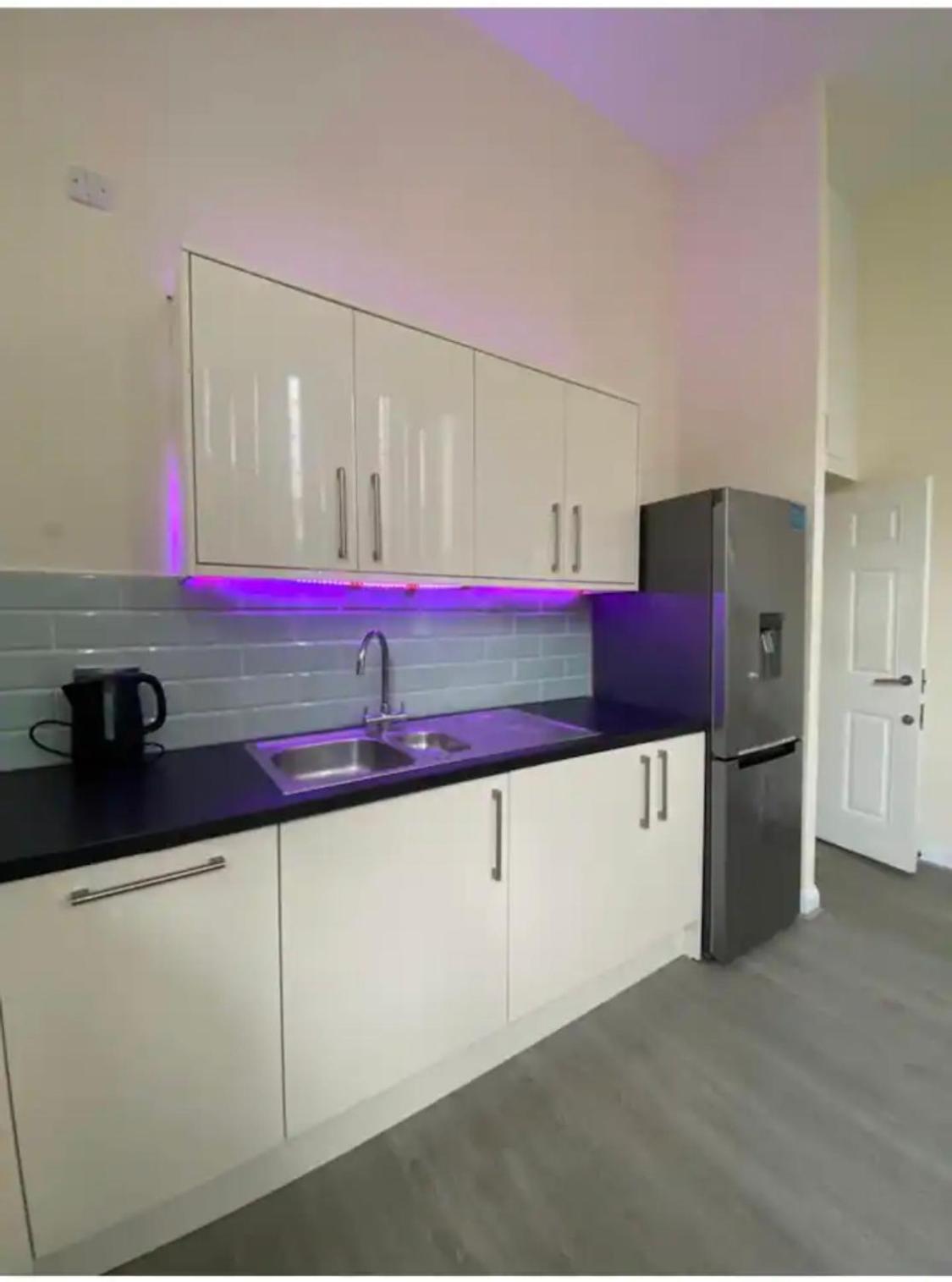 Spacious King Room With Private Entrance - Near Emirates And Camden And King'S Cross - 5 Min To Tube Finchley Buitenkant foto
