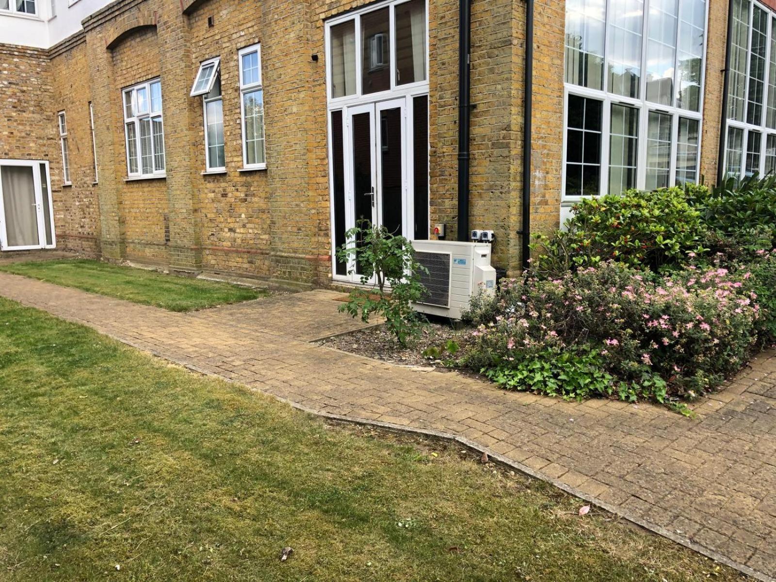 Spacious King Room With Private Entrance - Near Emirates And Camden And King'S Cross - 5 Min To Tube Finchley Buitenkant foto
