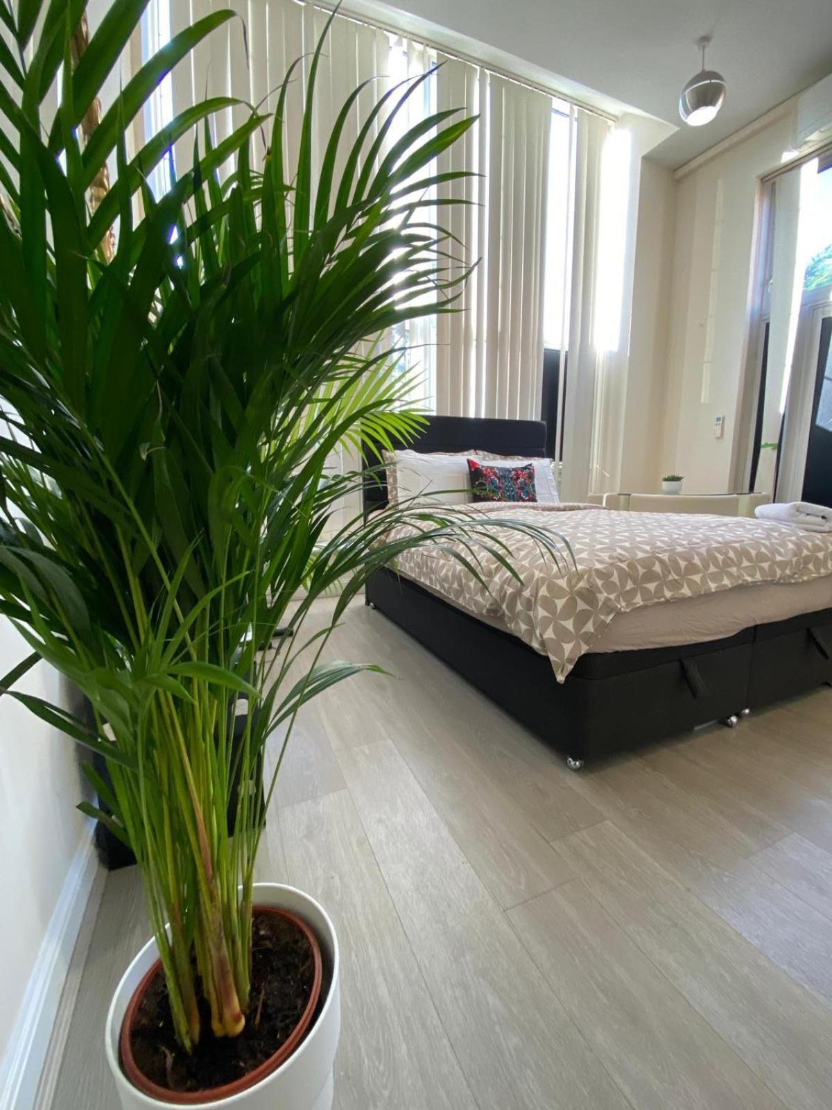 Spacious King Room With Private Entrance - Near Emirates And Camden And King'S Cross - 5 Min To Tube Finchley Buitenkant foto